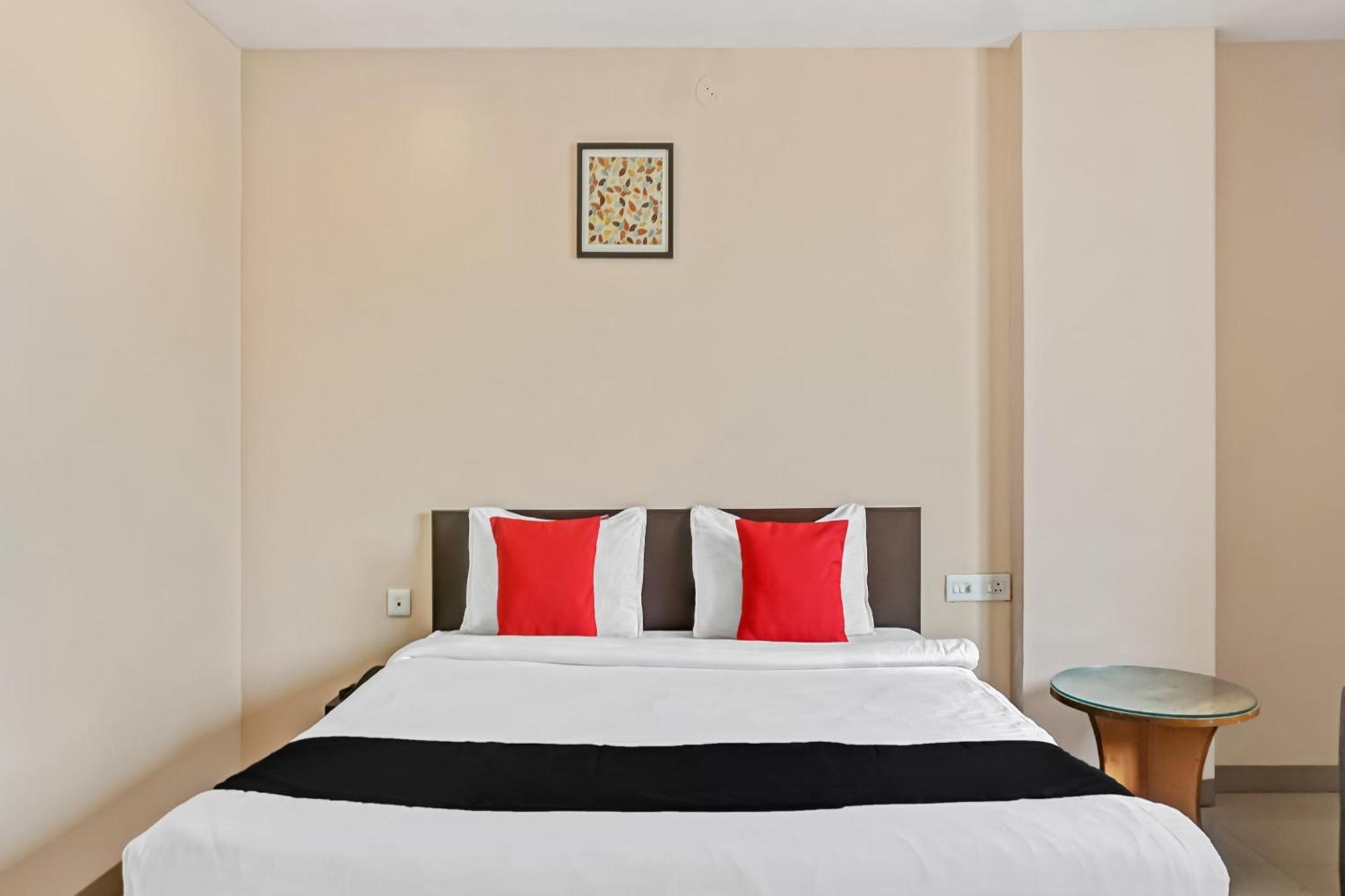 Hotel O Log Inn Plaza Near Eon It Park Pune Dış mekan fotoğraf