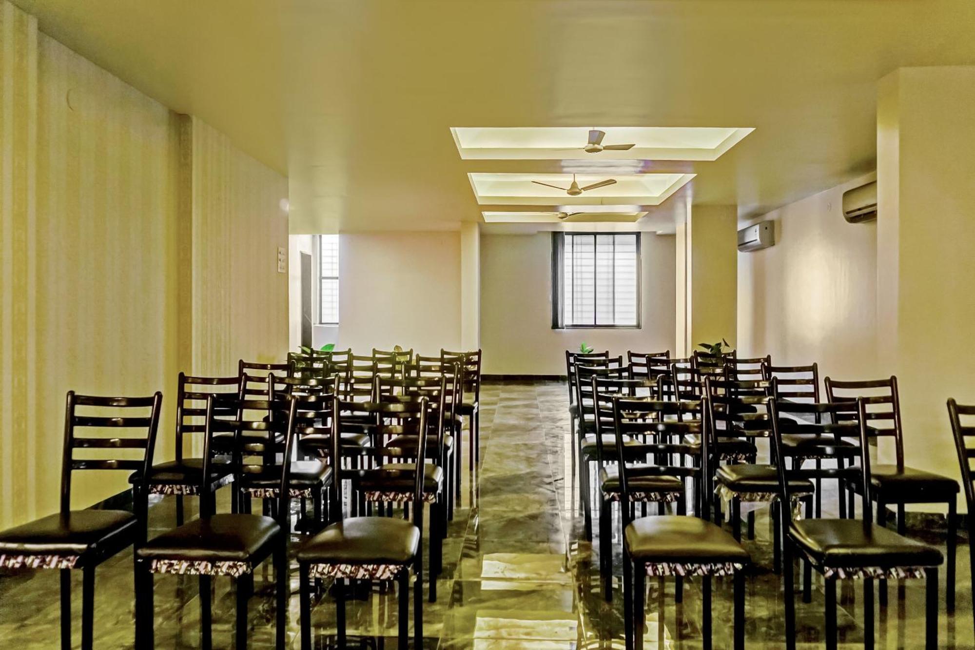 Hotel O Log Inn Plaza Near Eon It Park Pune Dış mekan fotoğraf