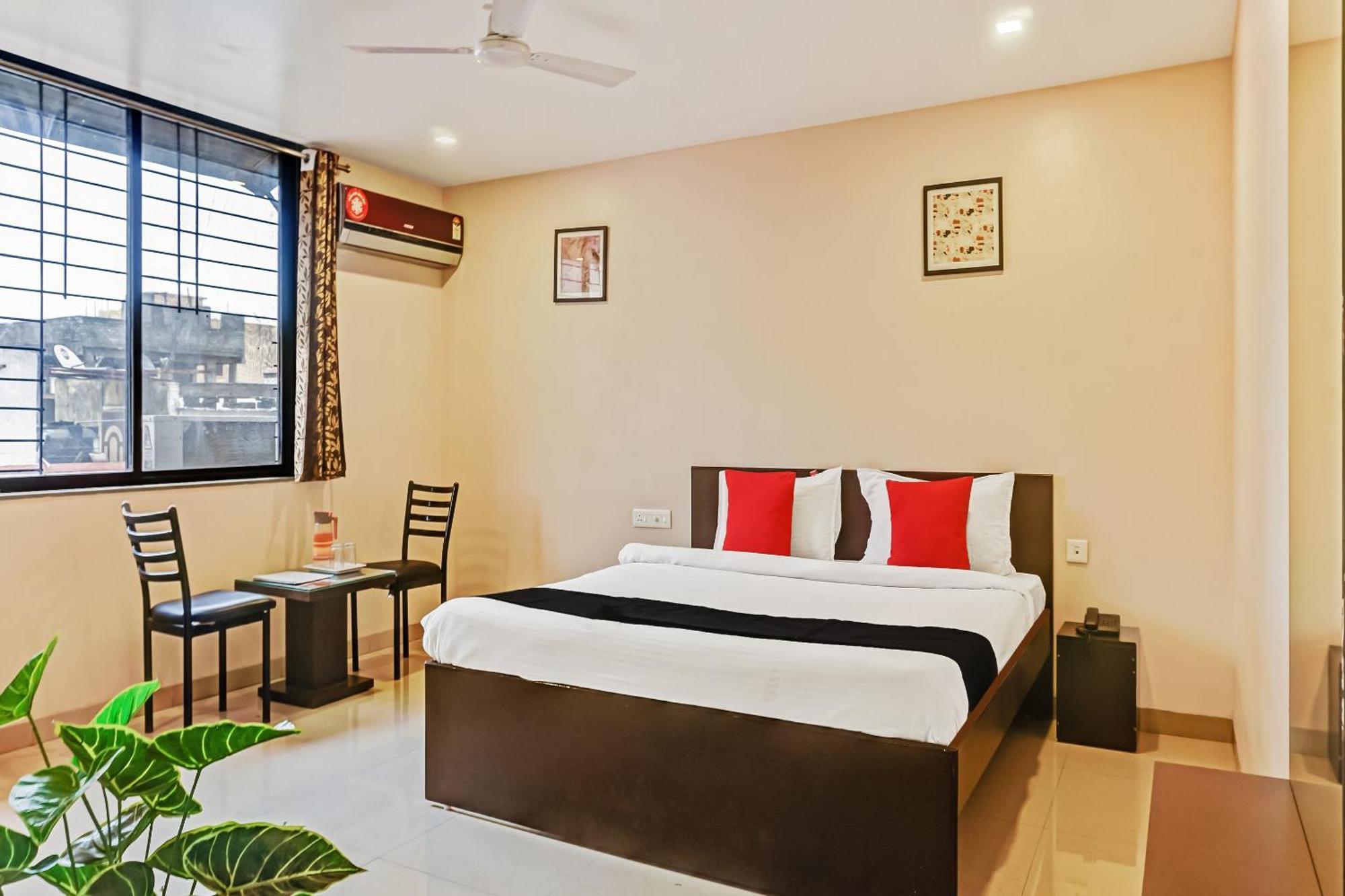 Hotel O Log Inn Plaza Near Eon It Park Pune Dış mekan fotoğraf