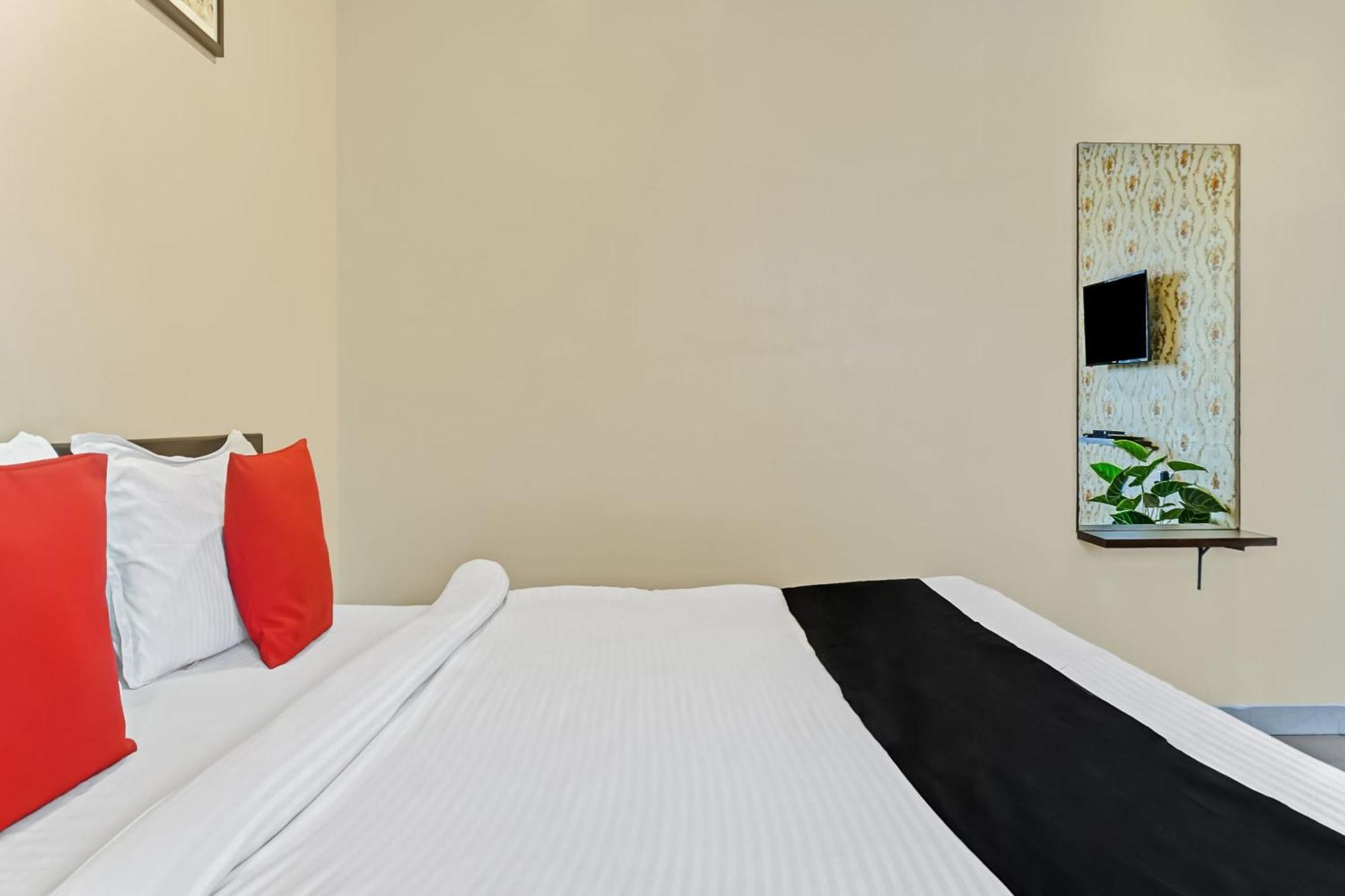 Hotel O Log Inn Plaza Near Eon It Park Pune Dış mekan fotoğraf