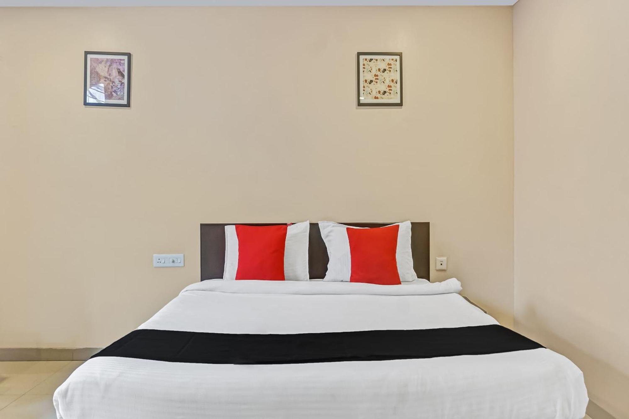 Hotel O Log Inn Plaza Near Eon It Park Pune Dış mekan fotoğraf