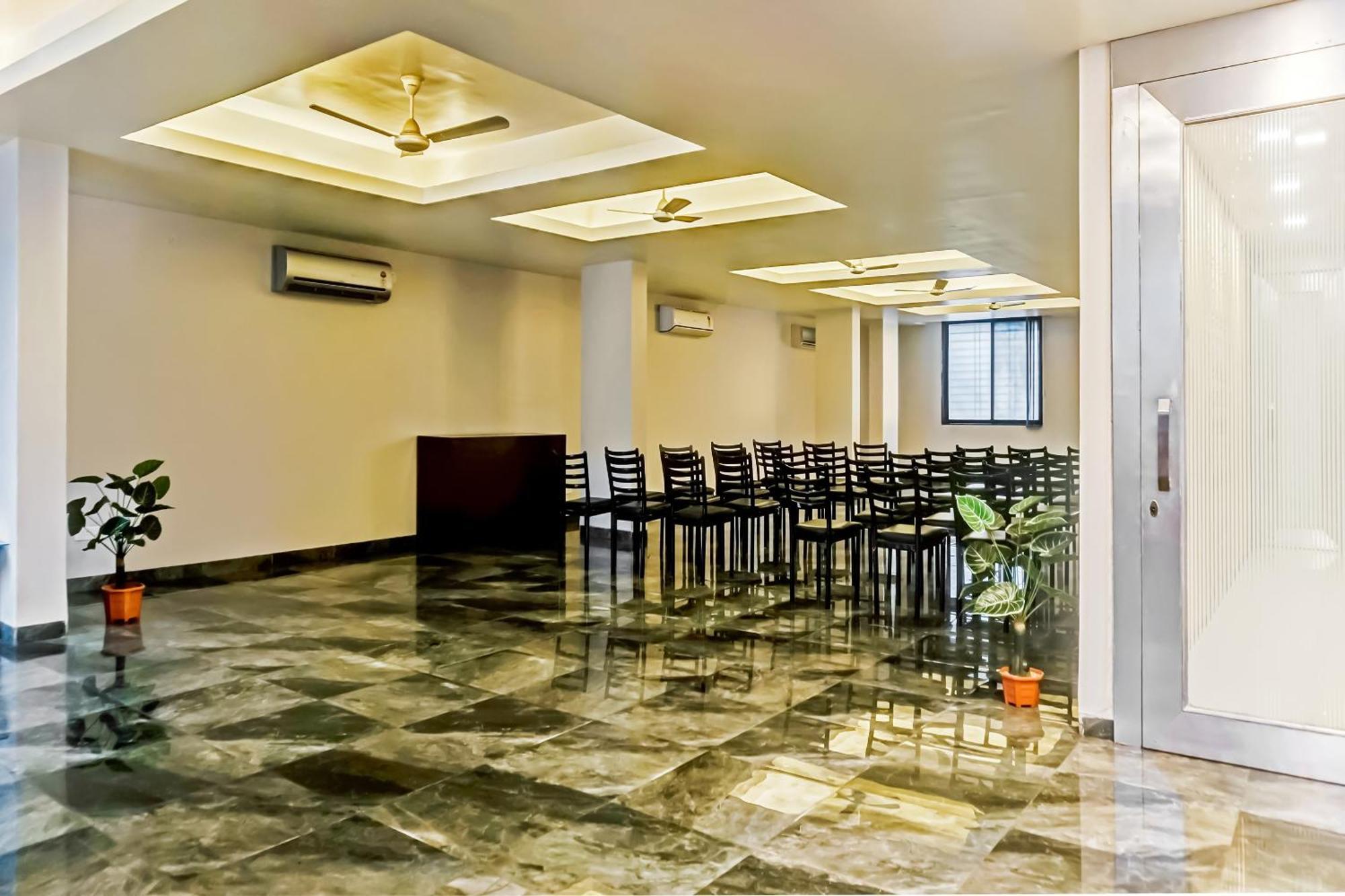 Hotel O Log Inn Plaza Near Eon It Park Pune Dış mekan fotoğraf