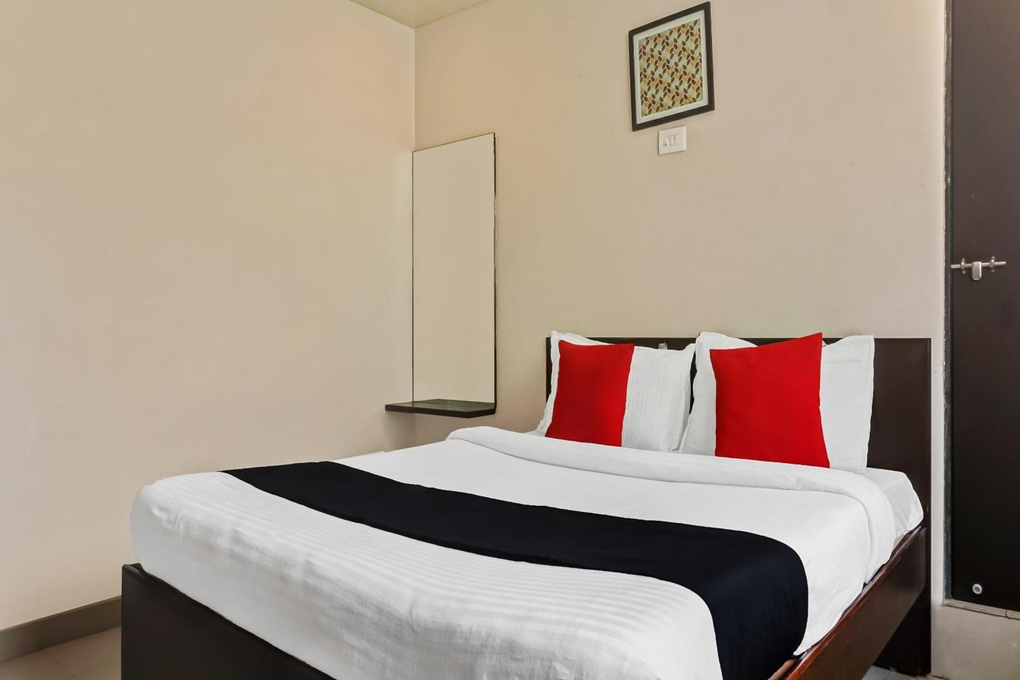 Hotel O Log Inn Plaza Near Eon It Park Pune Dış mekan fotoğraf